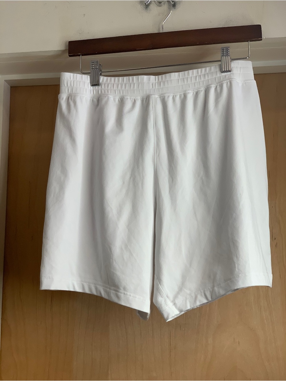 ALO Yoga Men's White Athletic Shorts Size-Small Performance Golf - Picture 4 of 4